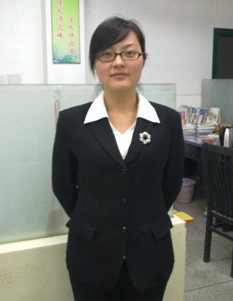黄阳,女,2009年毕业于盐城师范学院中文系,中学二级教师,大学